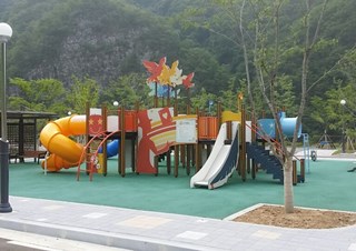 캠핑장 놀이터