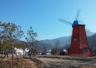 분천역 산타마을 - 대형풍차