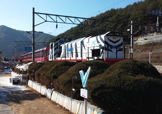 분천역 산타마을 - 기차와 사람들